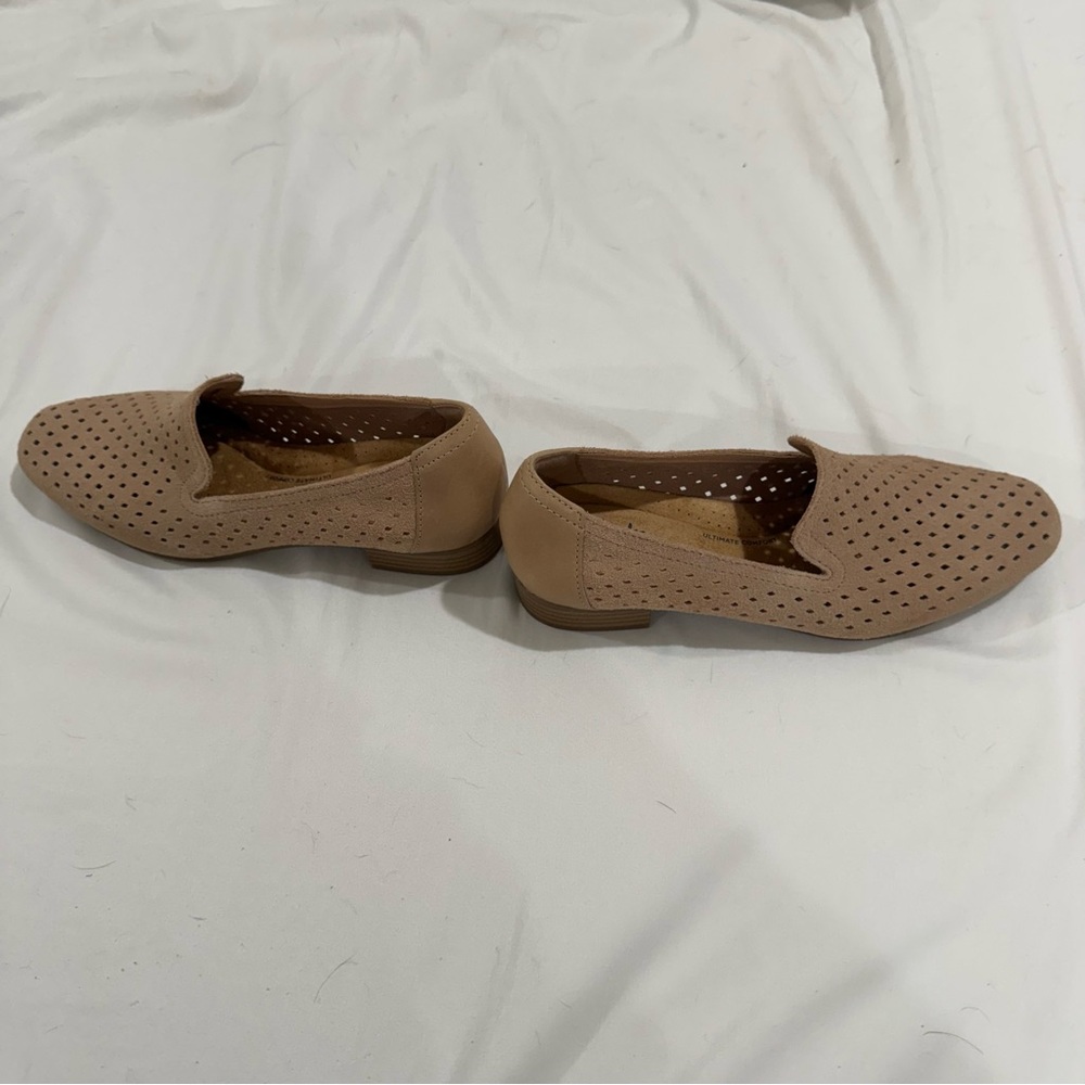 Clarks Juliet Hayes Perforated Suede Loafers Sand 6M - Picture 8 of 16